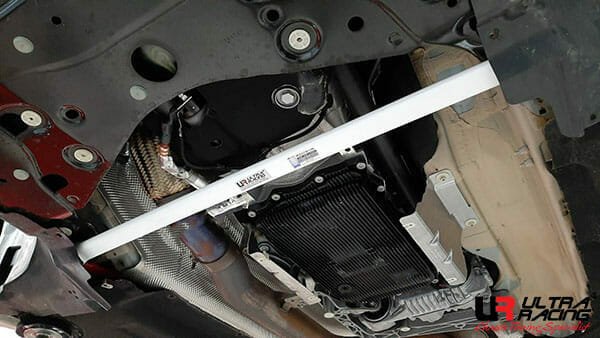 Ultra Racing BMW G02 (X4) 3.0T 4WD 18+ UltraRacing 2-Point Front Lower Tiebar (4001) URTW-LA2-4001