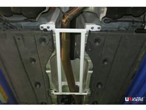 Ultra Racing Audi A3 (TYP 8V) 2.0 TDI /VW Golf GTI MK7 2.0 TSI 13-20 UltraRacing 4-Point Mid Lower Brace (3611) URKR-ML4-3611